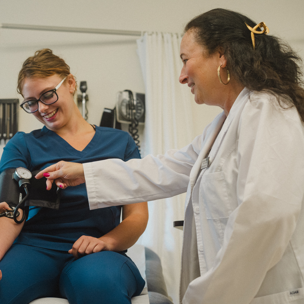 Using medical equipment in real practice settings means you’ll feel safe and in control, all under the watchful eye of USM’s faculty.