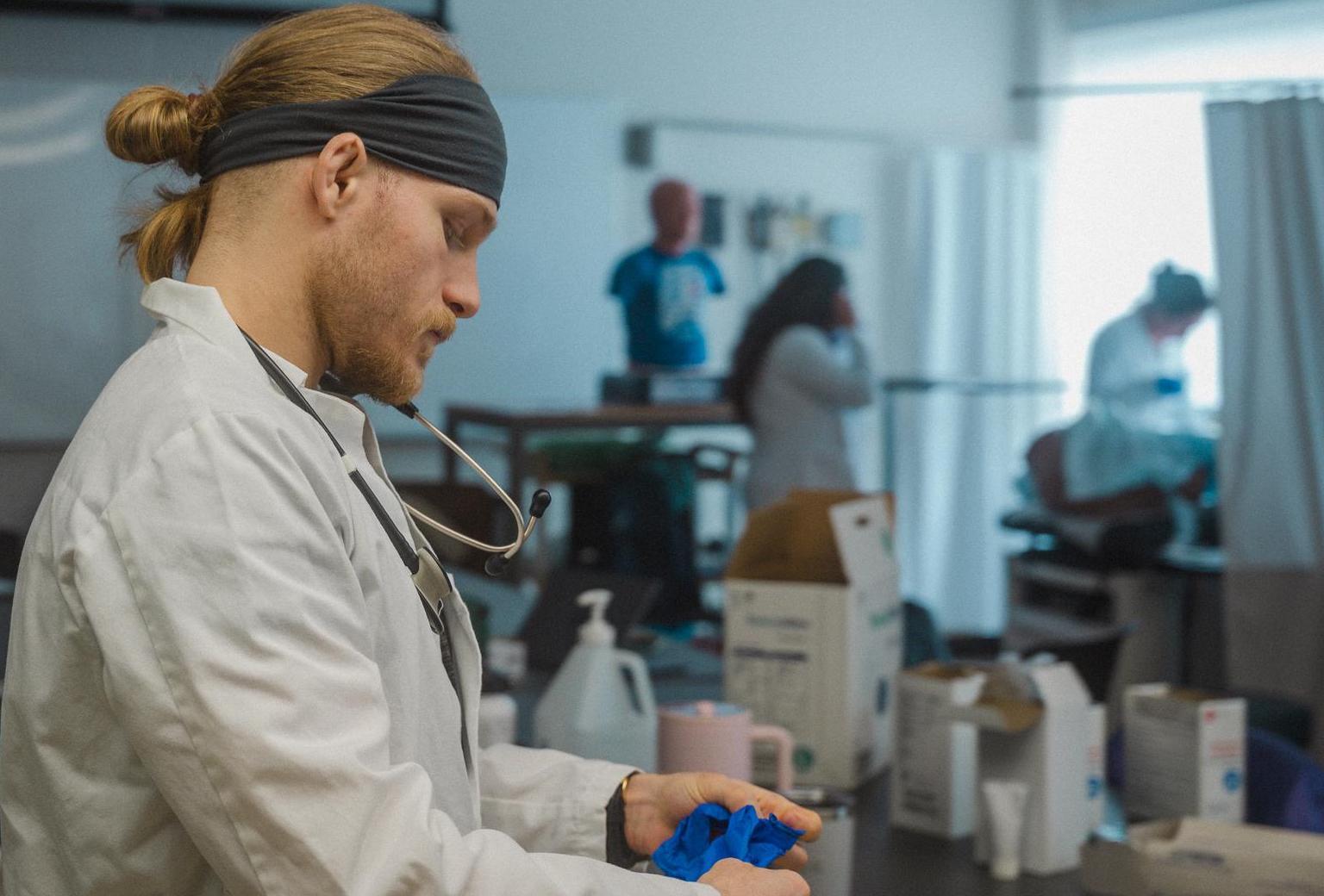 Graduate from the MS in Psychiatric-Mental Health Nurse Practitioner program at USM with a group of fellow-minded students in your classes, labs, and simulations.