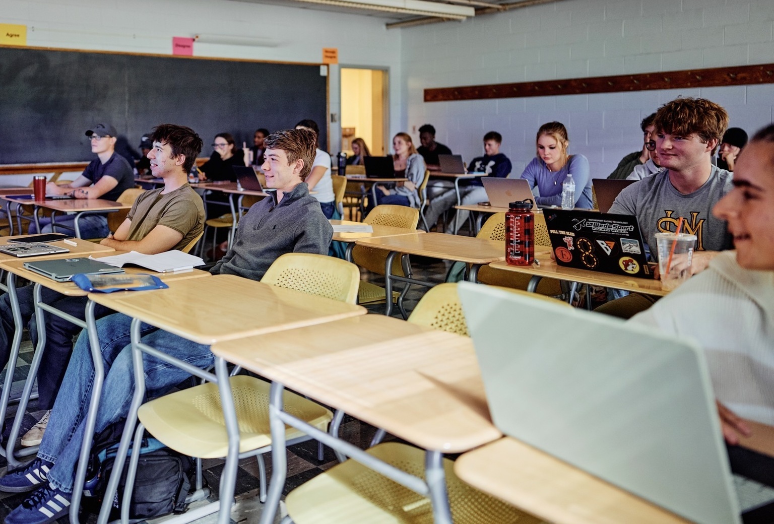 Collaborate with students of all backgrounds as you earn a minor in business analytics and AI at USM!