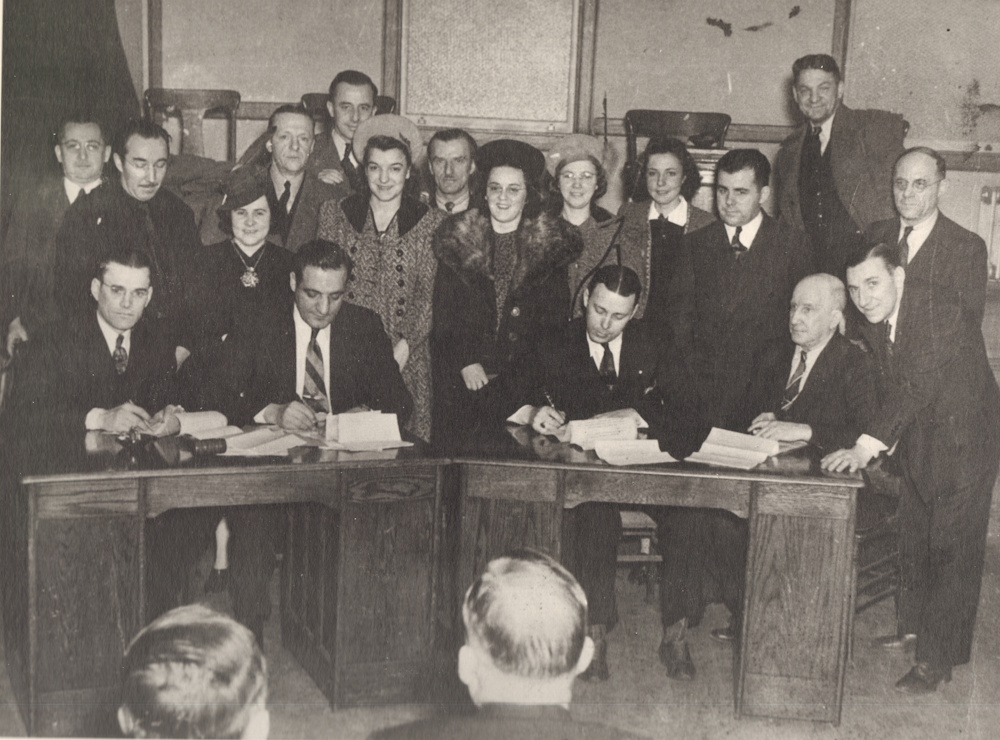 Signing of the First Textile Union Contract