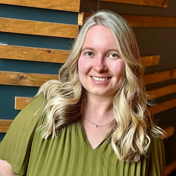 A headshot of Sarah Pierce.