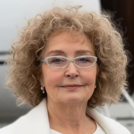 Headshot Elizabeth G.