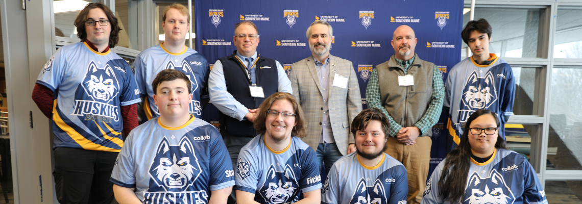 USM Esports Team at Town and Country gift announcement