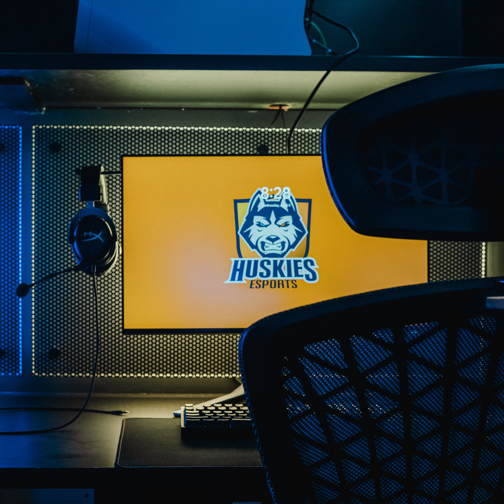 Collab: Esports Arena computer