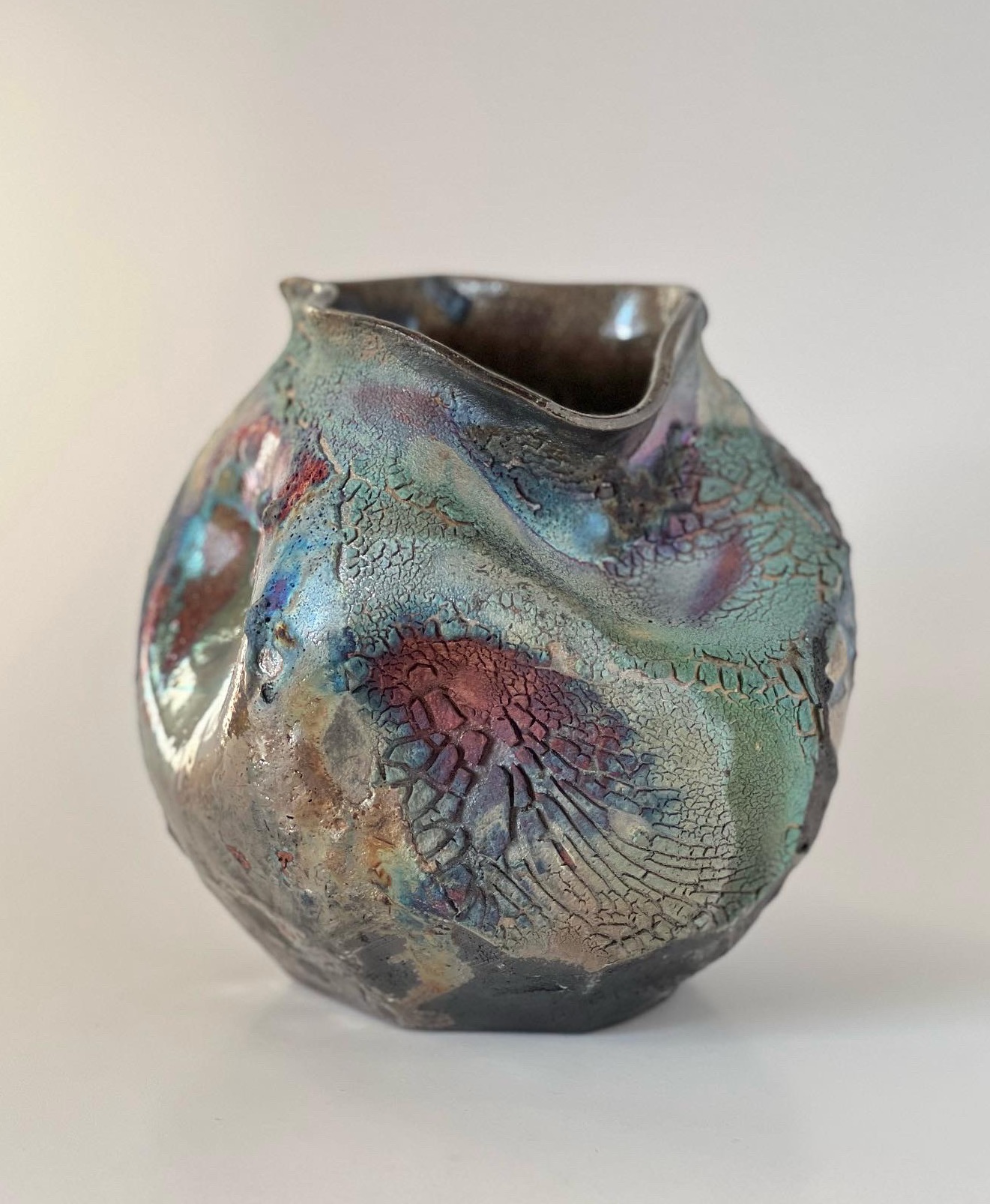 Krystal Yavicoli, "Crater," 2022. Stoneware and glaze. 5 3/4 in. high x 5 3/4 in. long x 5 1/2 in. deep
