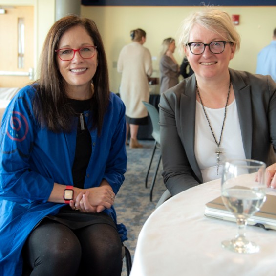 USM President Jacqueline Edmondson and Reykjavík University President Ragnhildur Helgadóttir meet for the first time.