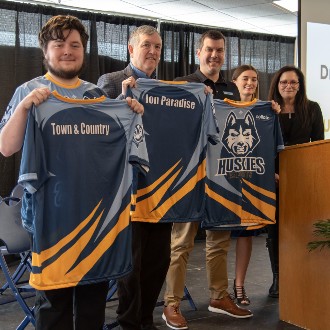 The Esports club presents jerseys to leadership of Town & Country Federal Credit Union in thanks for a $750,000 gift to fund a new Esports arena in Bailey Hall.