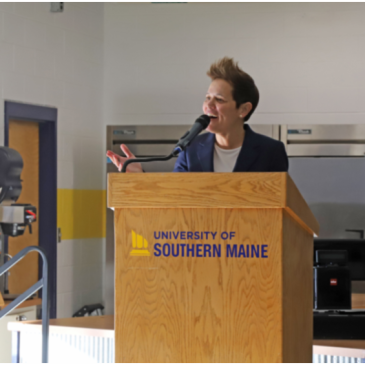 Angel Elderkin ’99 speaking at a podium