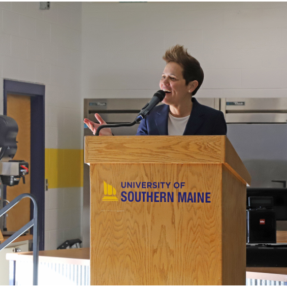Angel Elderkin ’99 speaking at a podium