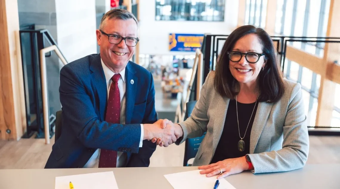 USM President Edmondson and Dag Rune Olsen, rector of The Arctic University of Norway shake hands after signing renewed collaboration agreement.