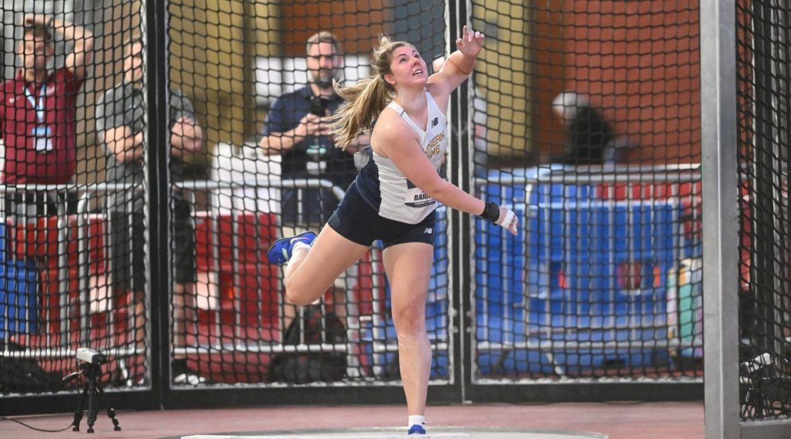 Zoe-Barnes-shot-put-throw