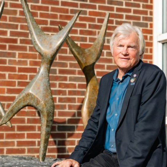 David Shaw '76, 15H with Amaras sculpture