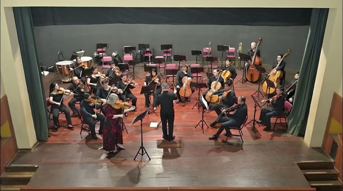 Lehmanns on stage together in Peru.