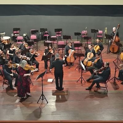 Lehmanns on stage together in Peru.