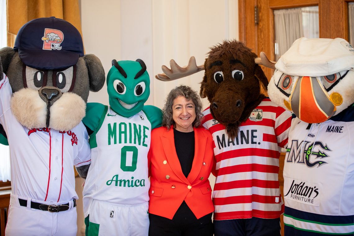 Caroline Paras at Portland City Hall with the 4 Portland minor league sport team mascots.
