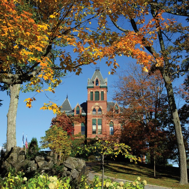Picture of USM building in the Fall.