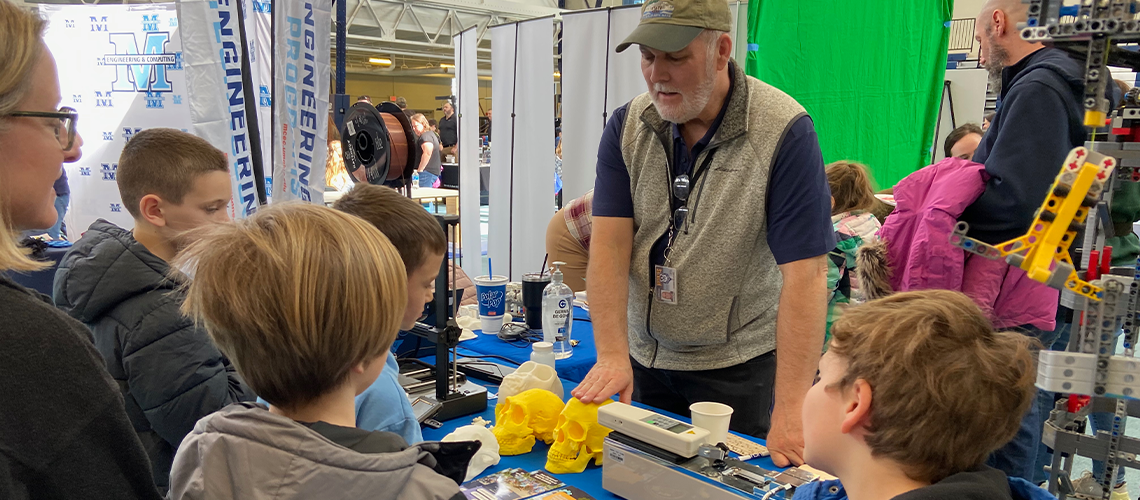 EXPO table with 3D printers & prints